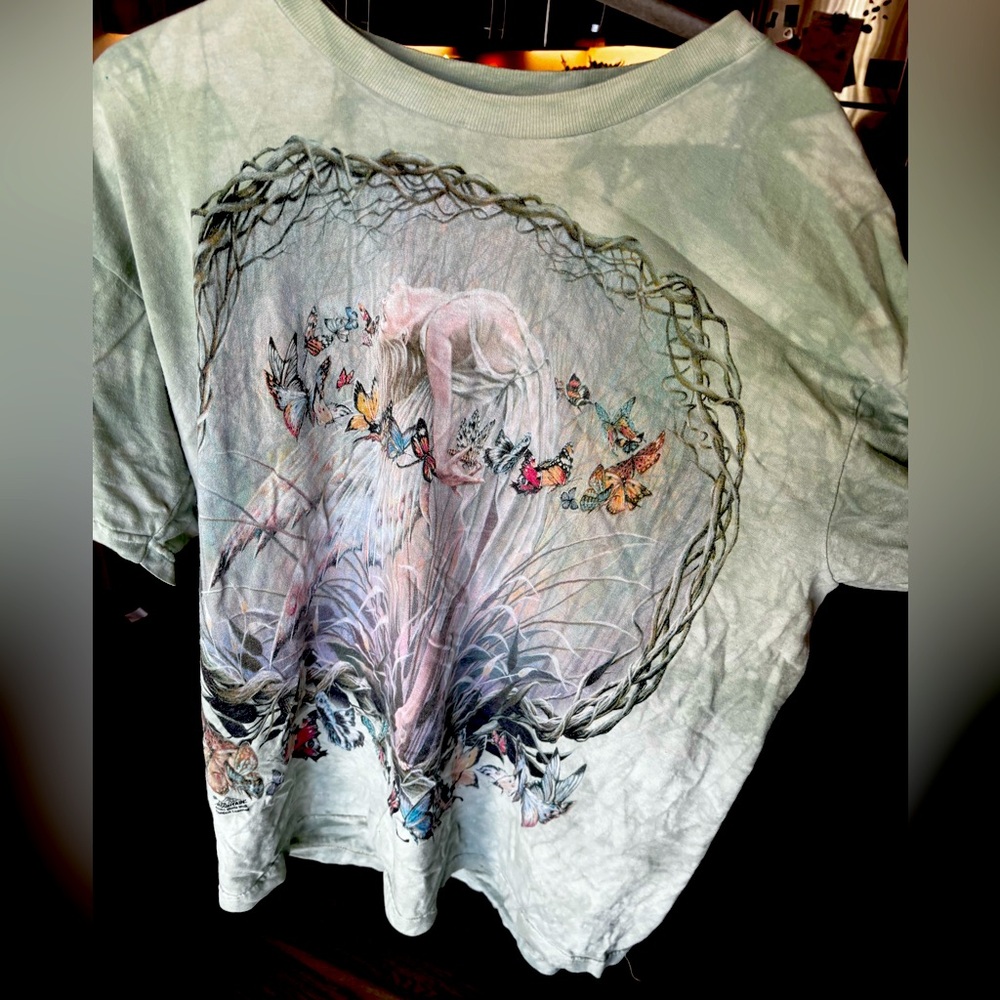 Rare fairy shirt from The Mountain. Mint condition/lightly worn. Size XL.